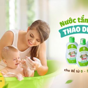 NƯỚC TẮM GỘI THẢO DƯỢC CHO BÉ
